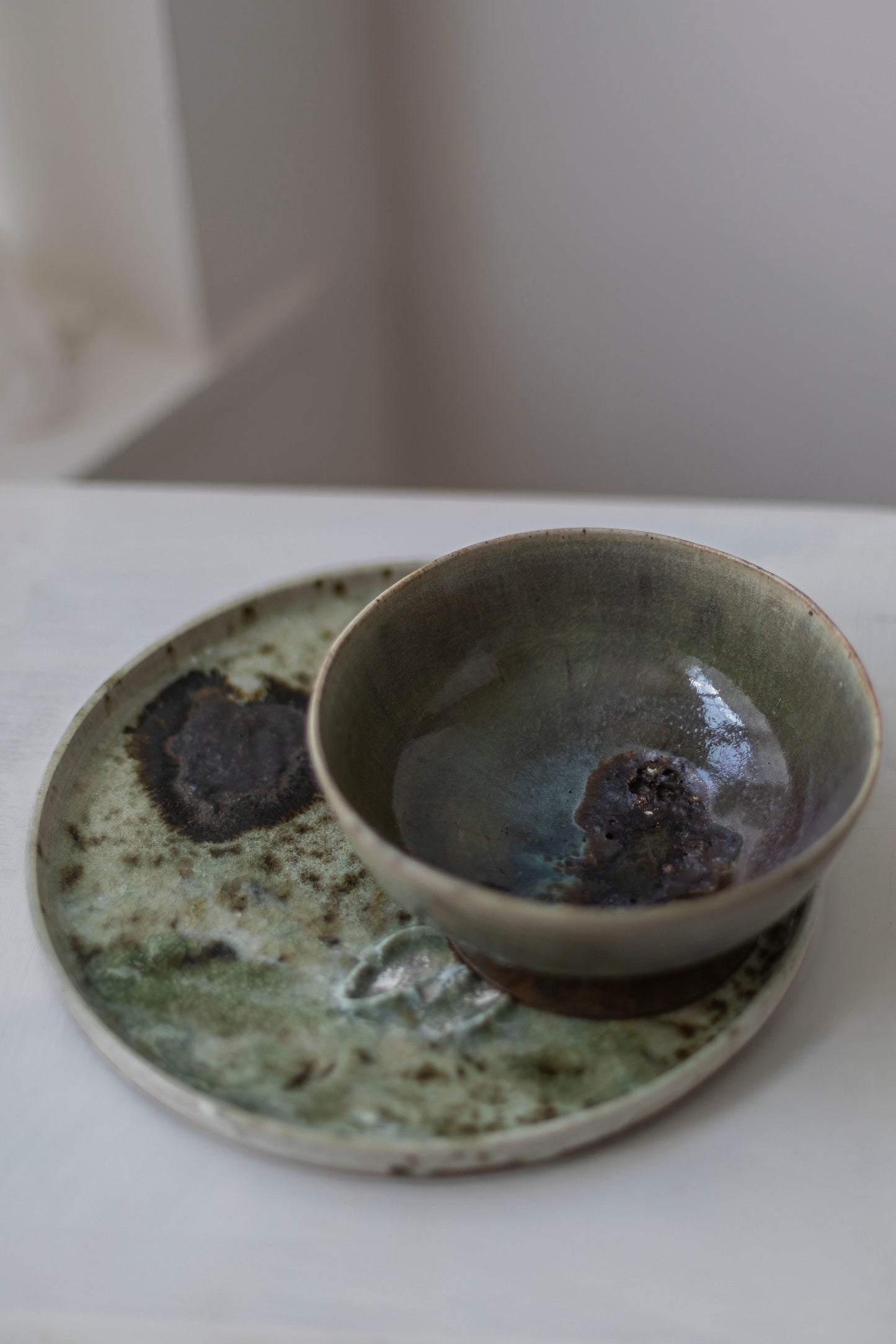 Chloé Rosetta Bell - Lobster Shell Wild Sand Steel Plate with Fossilised Wood Footed Bowl